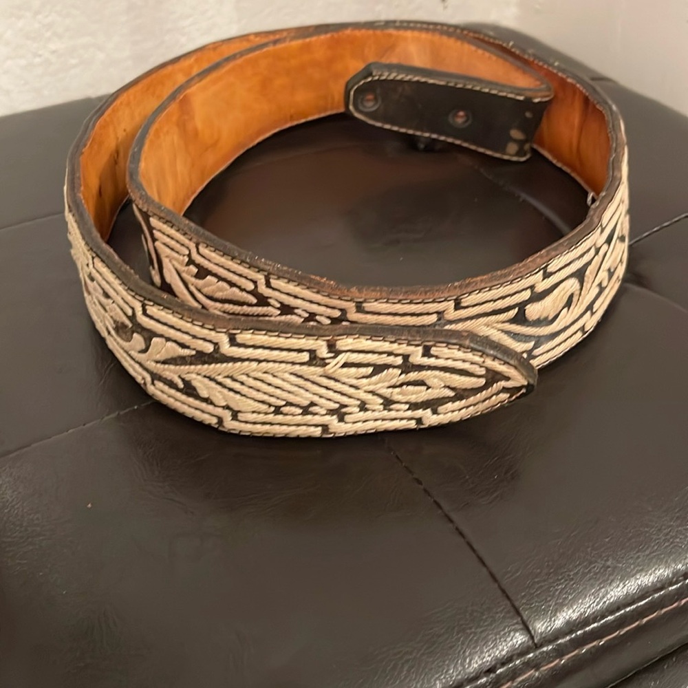Leather belt with embroidery